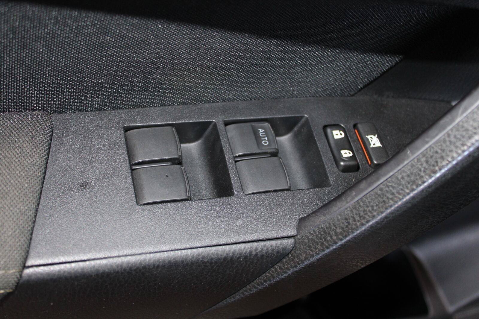 Used 2018 Toyota Corolla LE FWD image 46