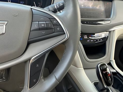 Used 2018 Cadillac XT5 Premium Luxury FWD image 18