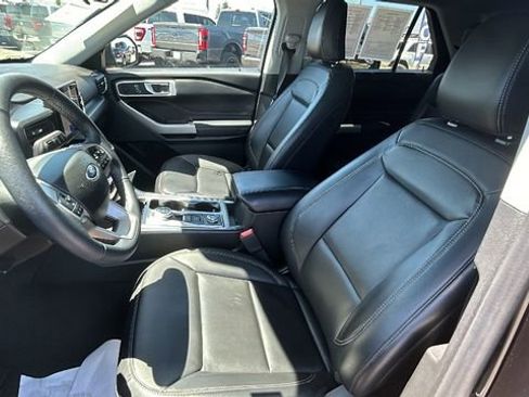 Certified 2023 Ford Explorer XLT w/ Equipment Group 202A AWD/4WD image 19