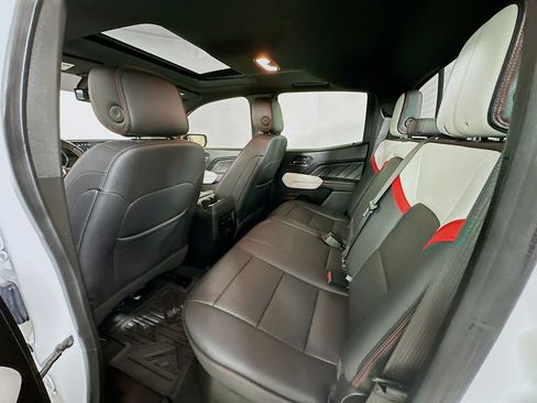 Used 2024 GMC Canyon AT4X AWD/4WD image 4