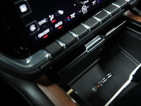 Used 2025 GMC Yukon Denali image 37