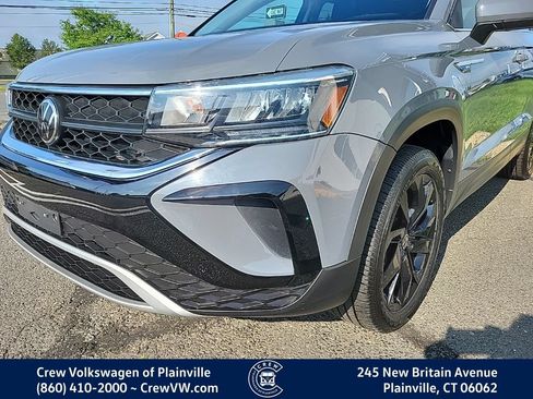 Certified 2023 Volkswagen Taos SE w/ Panoramic Sunroof Package AWD/4WD image 25