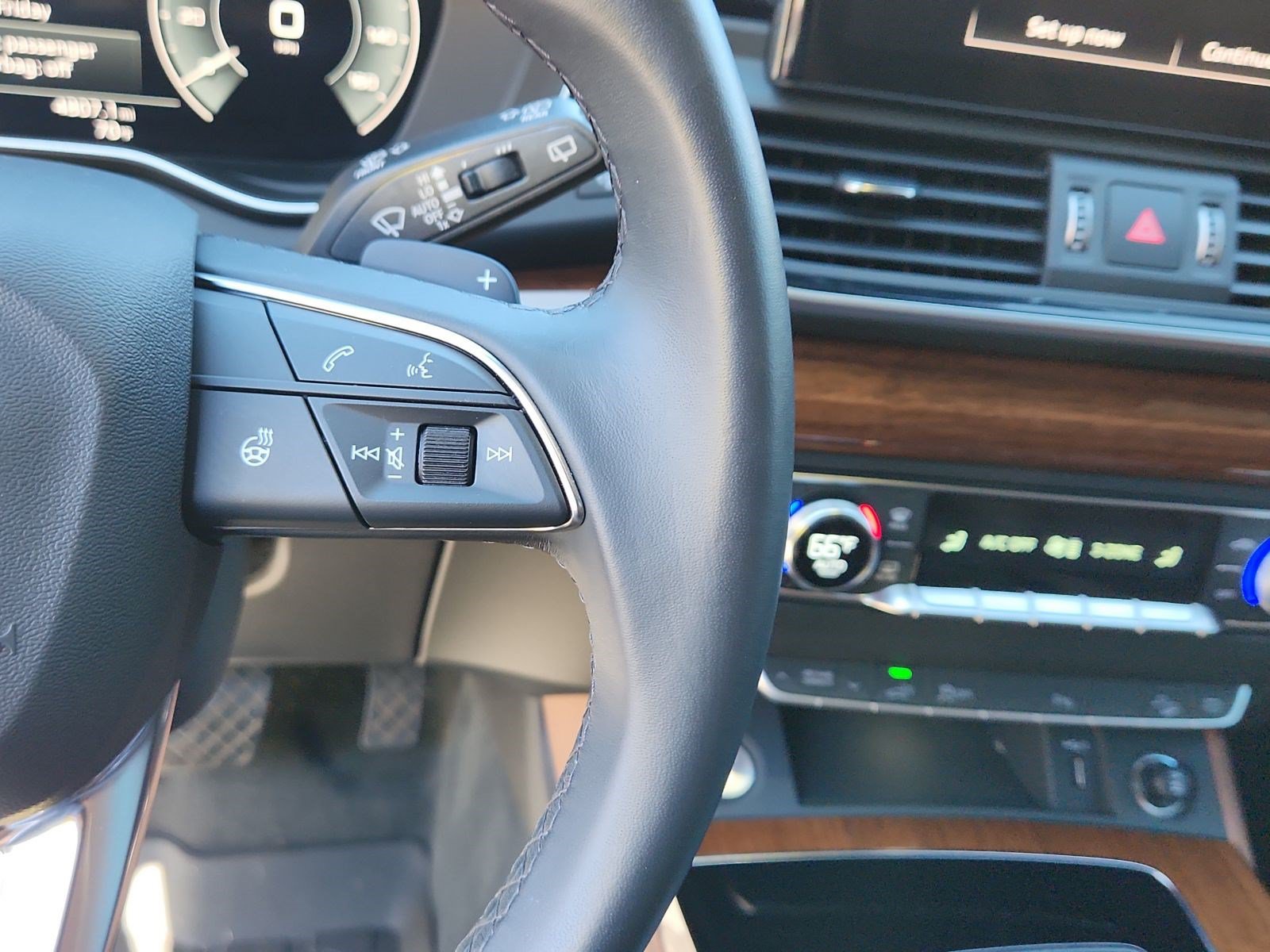 Used 2024 Audi Q5 e Premium Plus w/ Premium Plus Package AWD/4WD image 23