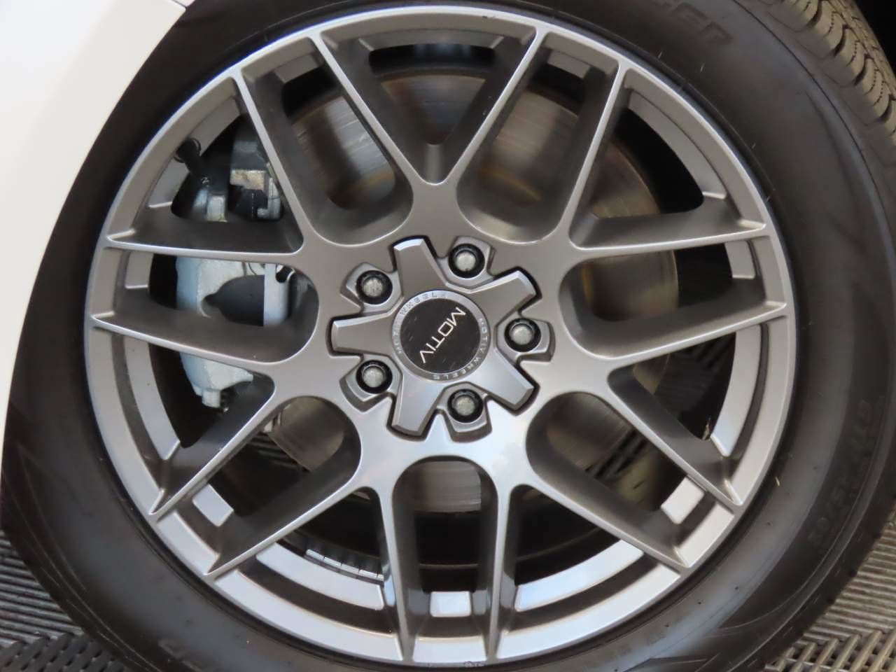 Used 2019 Ford Fusion Energi Titanium FWD image 8