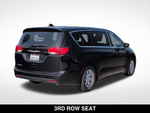 Used 2026 Chrysler Voyager LX FWD image 7