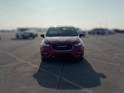 New 2026 Chrysler Pacifica Select image 2