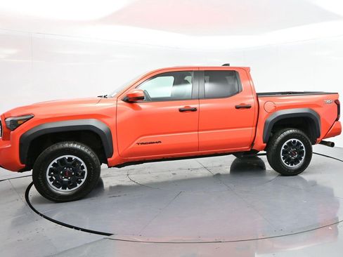 Used 2024 Toyota Tacoma TRD Off-Road AWD/4WD image 4