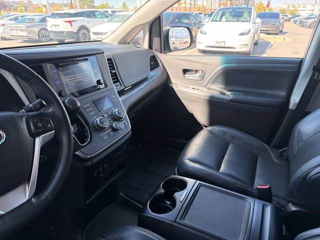 Used 2017 Toyota Sienna SE Premium FWD image 22