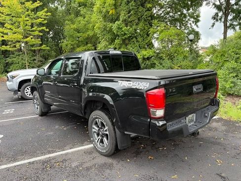 Used 2017 Toyota Tacoma TRD Sport w/ Tow Package AWD/4WD image 9