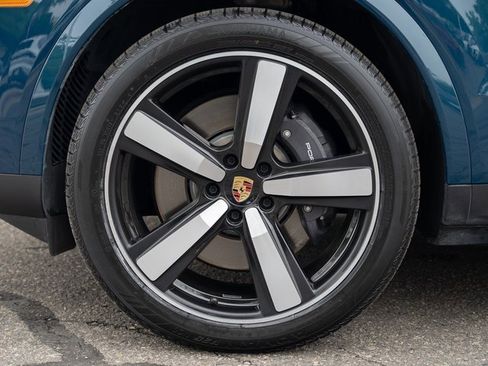 Certified 2024 Porsche Cayenne image 12