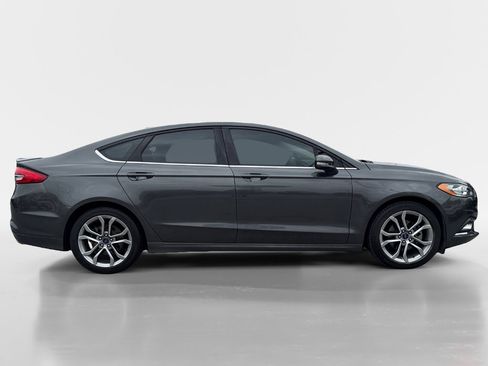 Used 2017 Ford Fusion SE w/ Equipment Group 201A image 7