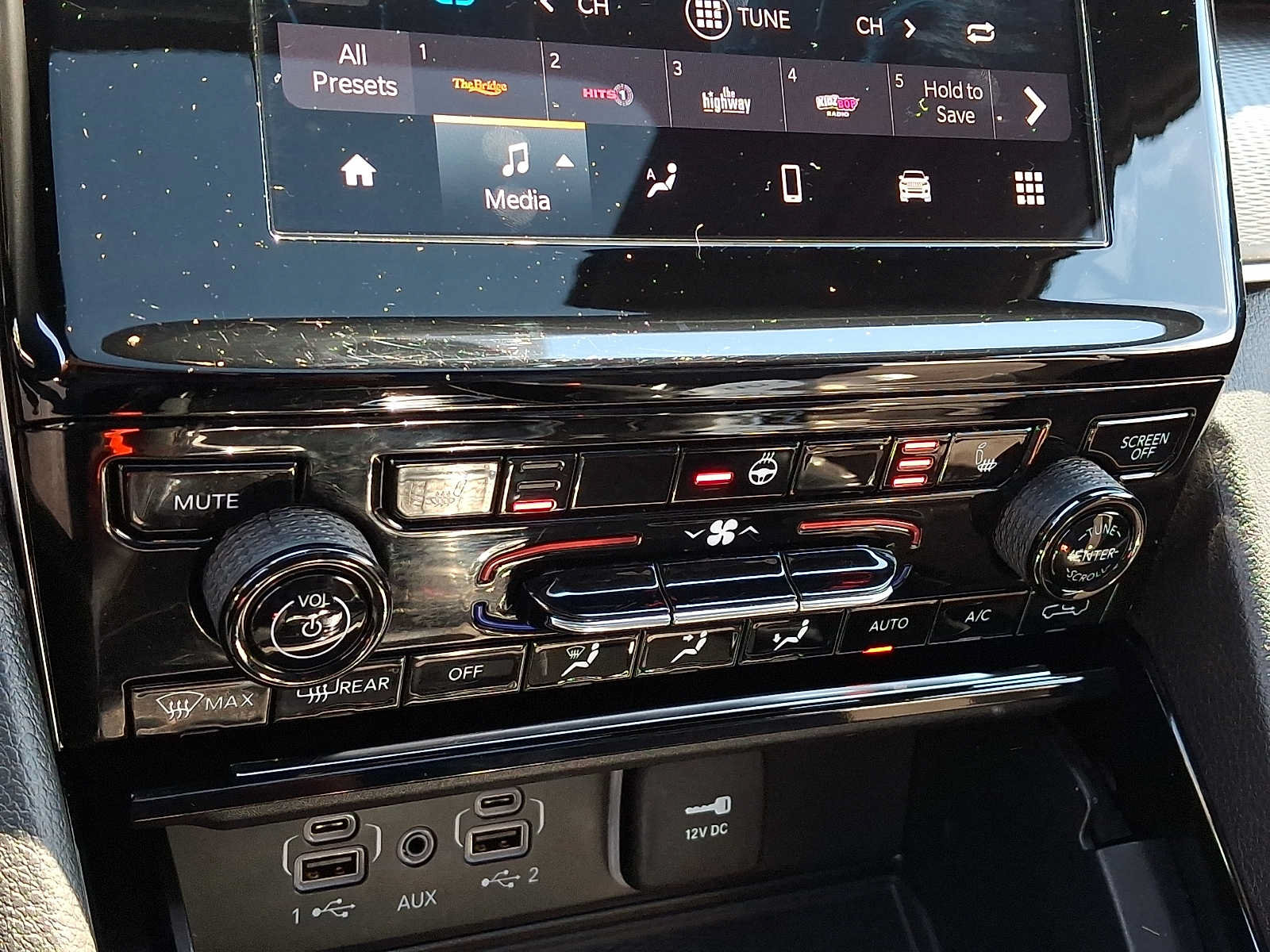 Used 2023 Jeep Grand Cherokee L Laredo AWD/4WD image 19