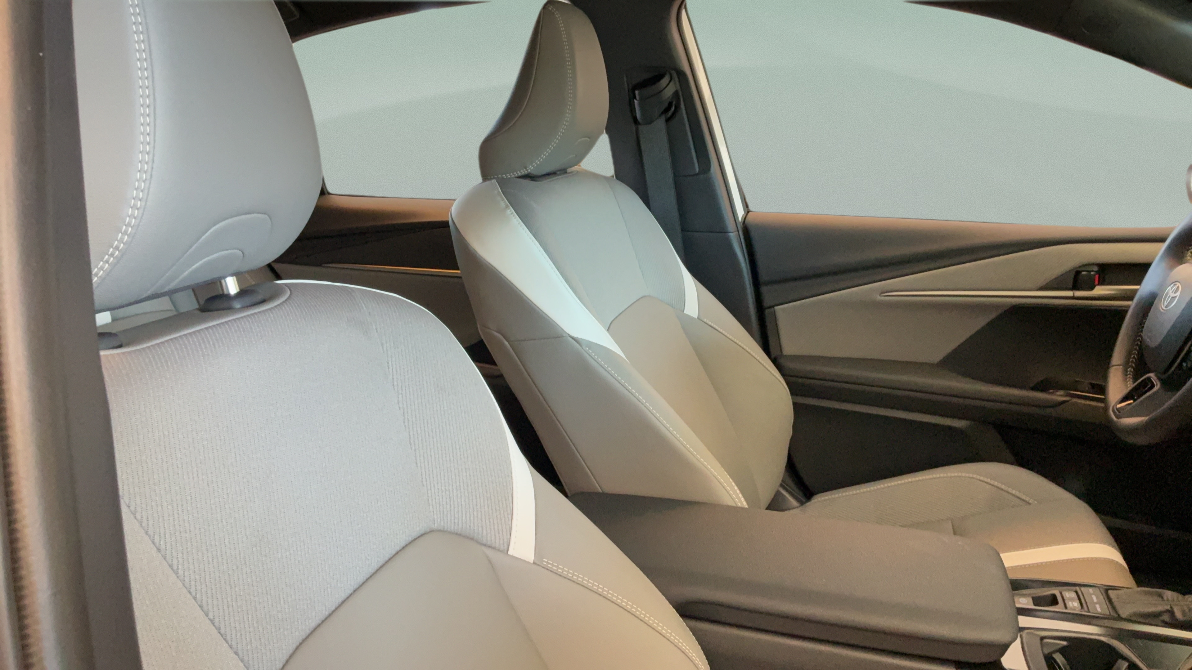 Used 2026 Toyota Camry LE FWD image 36