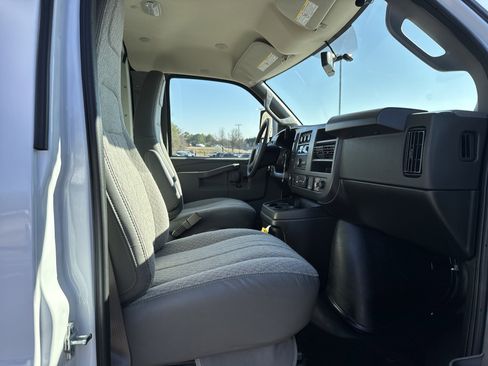 New 2026 GMC Savana 3500 w/ Driver Convenience Package image 25