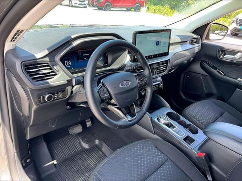 Used 2025 Ford Escape Active w/ Active Premium Tech Pack AWD/4WD image 8