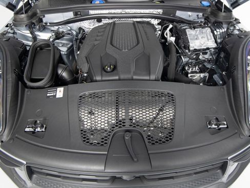 New 2026 Porsche Macan Turbo AWD/4WD image 46