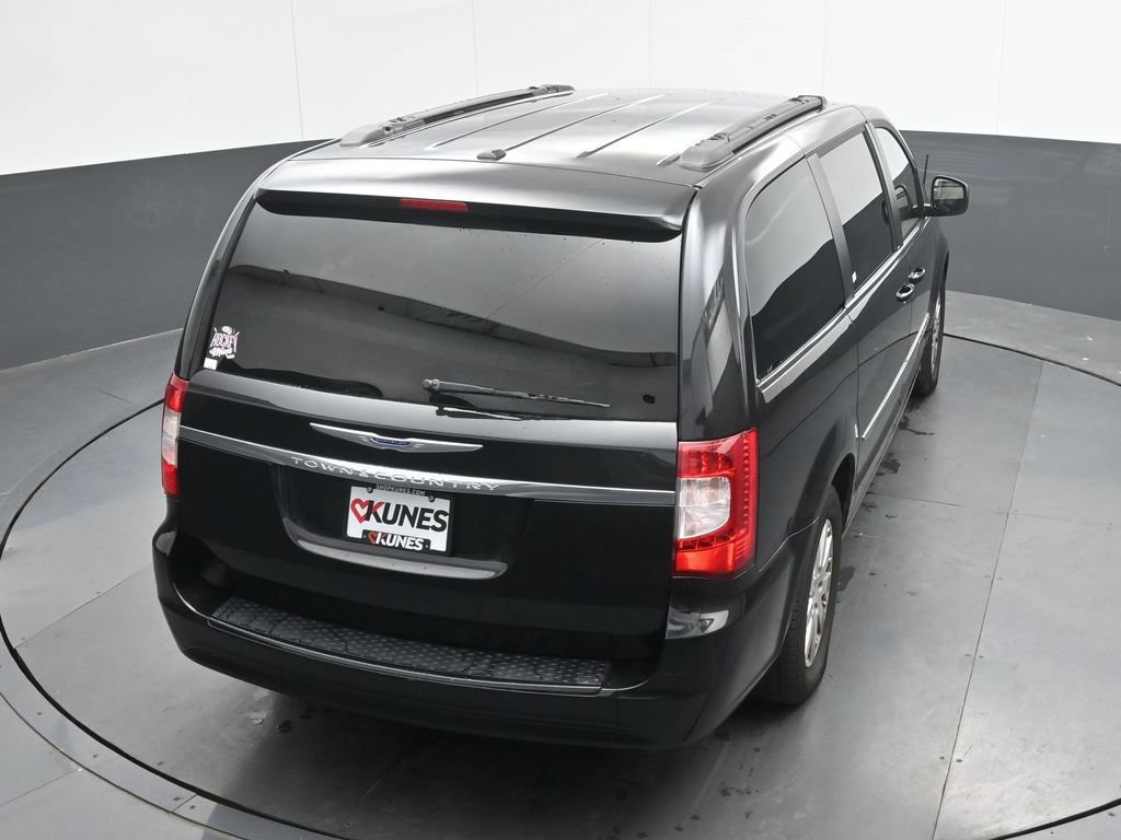 Used 2014 Chrysler Town & Country Touring FWD image 28