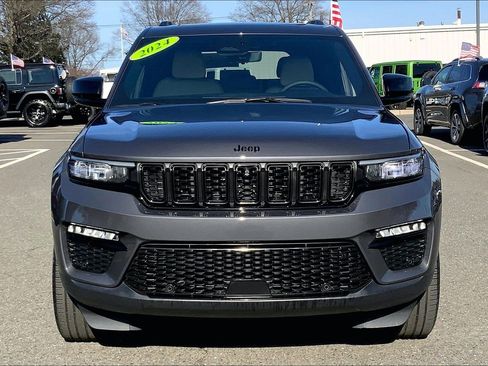 Certified 2024 Jeep Grand Cherokee Limited w/ Luxury Tech Group II image 3