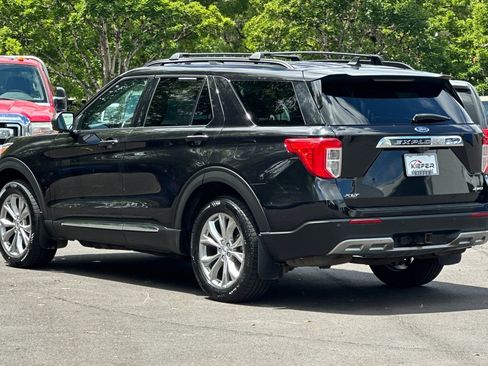 Used 2023 Ford Explorer XLT w/ Equipment Group 202A AWD/4WD image 6