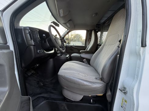 Used 2014 Chevrolet Express 2500 image 32