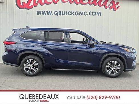 Used 2022 Toyota Highlander XLE FWD image 8