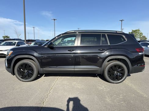 New 2026 Volkswagen Atlas SE FWD image 2