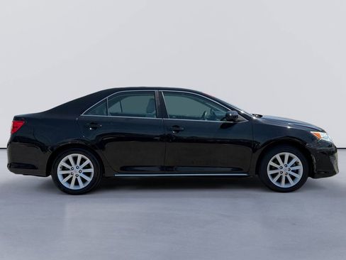 Used 2013 Toyota Camry XLE w/ Leather Pkg FWD image 2