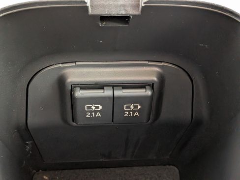 Used 2020 Toyota RAV4 XLE Premium FWD image 33