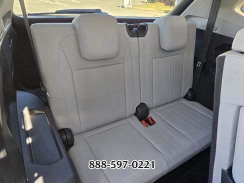 Used 2023 Volkswagen Tiguan SE image 32