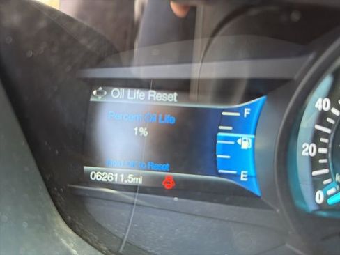 Used 2018 Ford Fusion SE w/ Equipment Group 201A FWD image 5