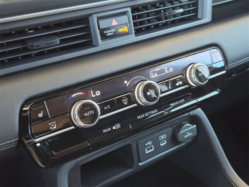 New 2025 Honda Pilot Touring image 17