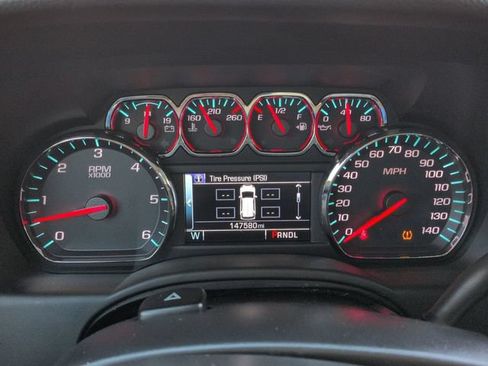 Used 2018 Chevrolet Suburban LS RWD image 27