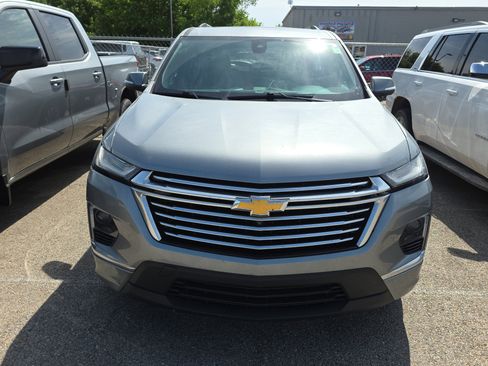 Used 2023 Chevrolet Traverse Premier FWD image 2