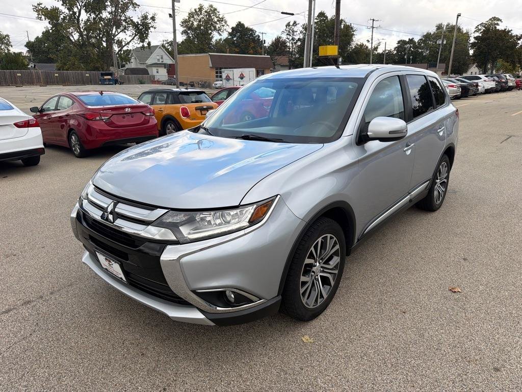 Used 2017 Mitsubishi Outlander SE AWD/4WD image 4