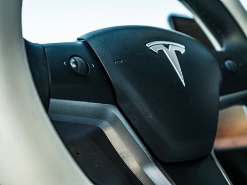 Used 2020 Tesla Model 3 Standard Range Plus RWD image 25