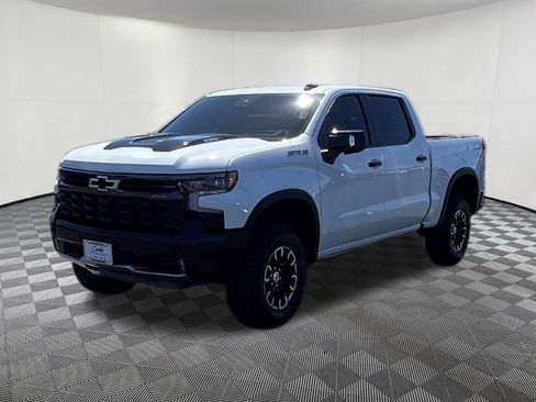 Used 2025 Chevrolet Silverado 1500 ZR2 w/ Technology Package AWD/4WD image 3
