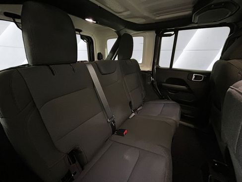 Used 2021 Jeep Wrangler Unlimited Sahara AWD/4WD image 16