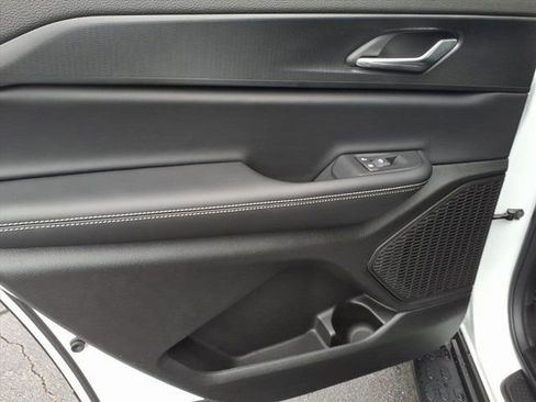 New 2025 Jeep Grand Cherokee L Altitude image 11