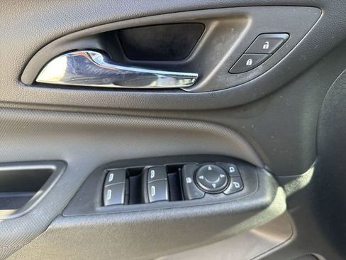 Certified 2022 Chevrolet Equinox RS w/ Infotainment Package image 14