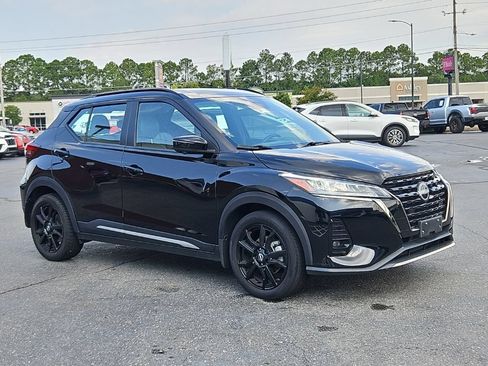 Used 2023 Nissan Kicks SR w/ SR Premium Package FWD image 1