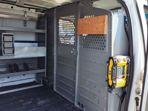 Used 2014 Ford E-250 and Econoline 250 w/ Power Group image 8