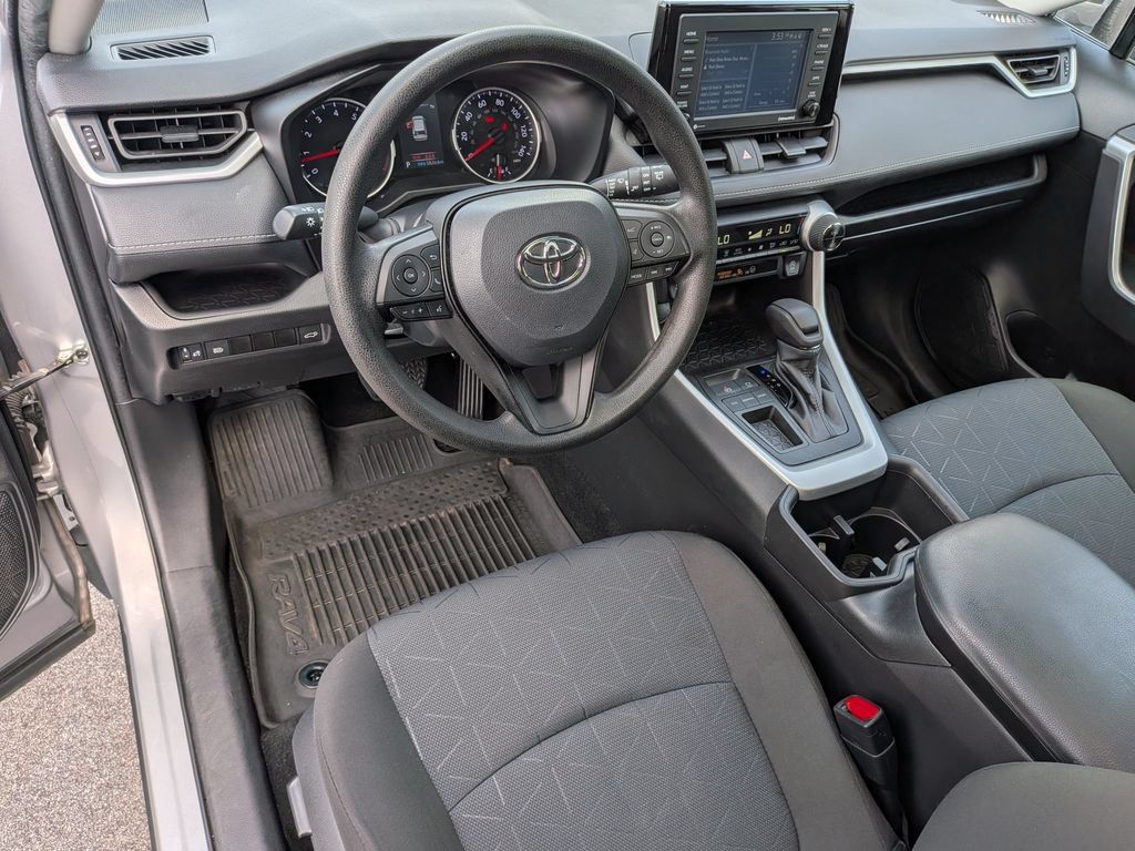 Used 2022 Toyota RAV4 XLE w/ Convenience Package FWD image 13