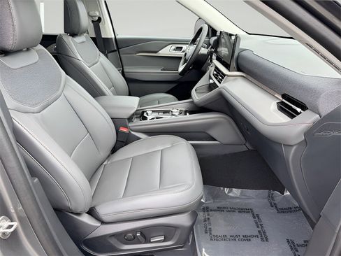 New 2025 Ford Explorer Active w/ Active Comfort Package image 28