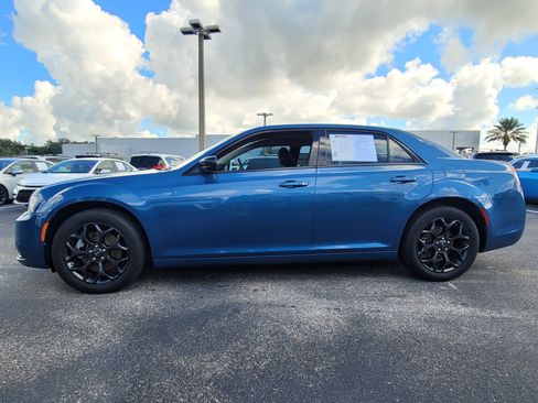 Used 2022 Chrysler 300 Touring w/ Sport Appearance Package AWD/4WD image 7