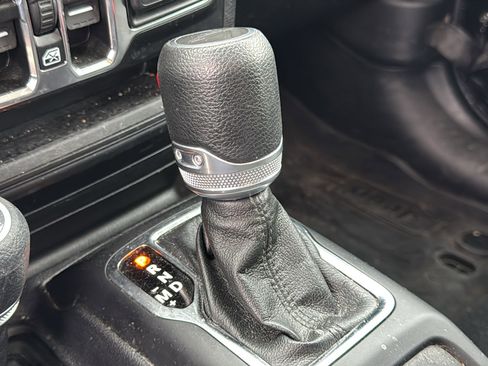 Used 2021 Jeep Gladiator Sport image 21