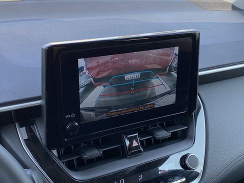 Certified 2025 Toyota Corolla Cross LE FWD image 10