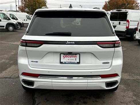 Used 2023 Jeep Grand Cherokee Overland image 3