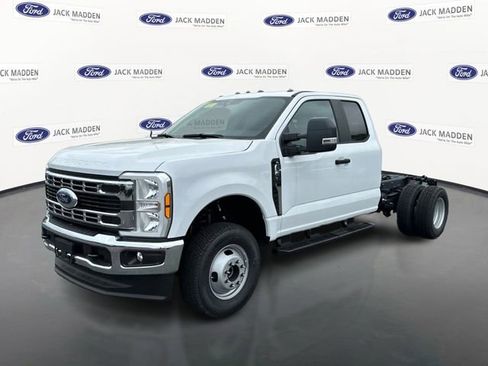 New 2025 Ford F350 XL w/ XL Chrome Package image 2