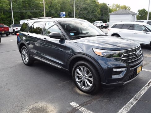 Used 2023 Ford Explorer XLT w/ Equipment Group 202A AWD/4WD image 1