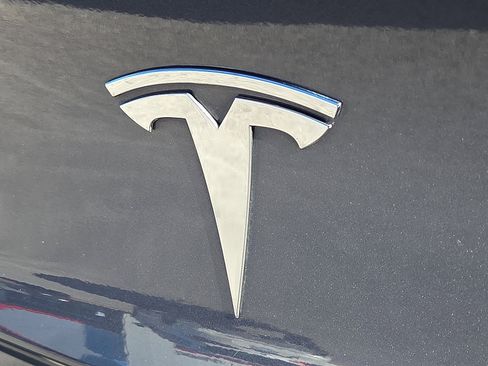 Used 2023 Tesla Model 3 Standard Range image 8